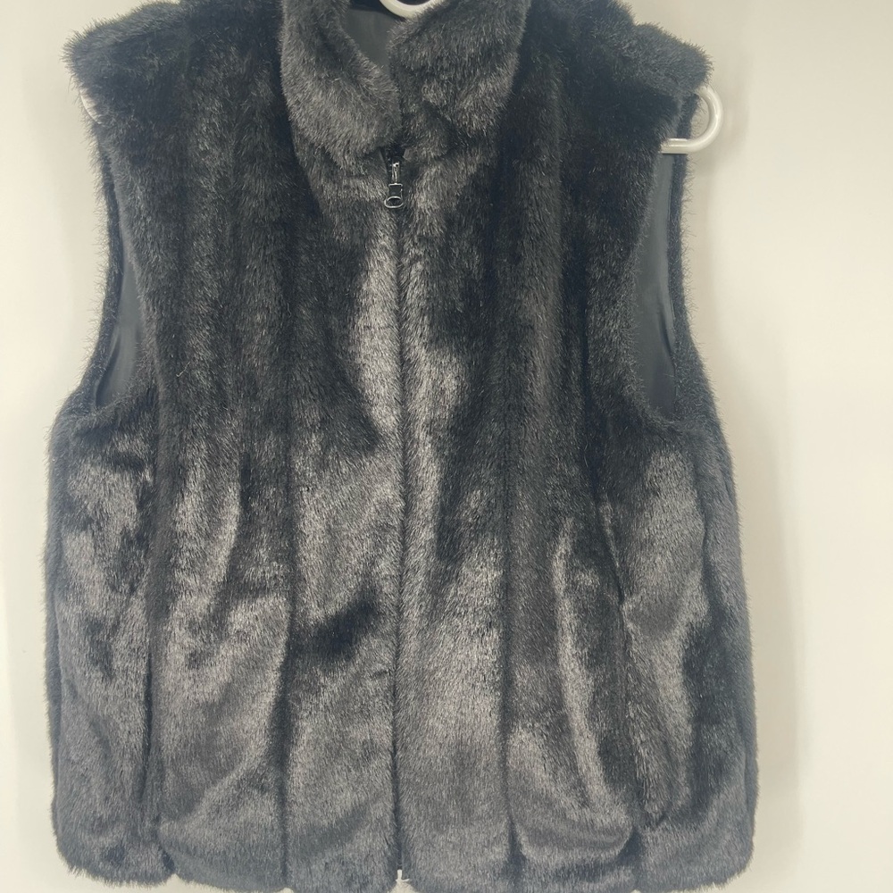 Gallery Black Faux Fur‎ Vest